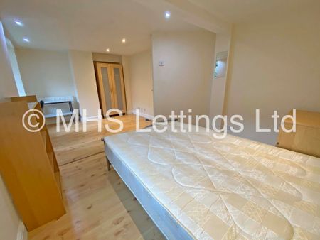 3 Bedroom Mid Terraced House for rent in Beechwood Mount - Photo 5