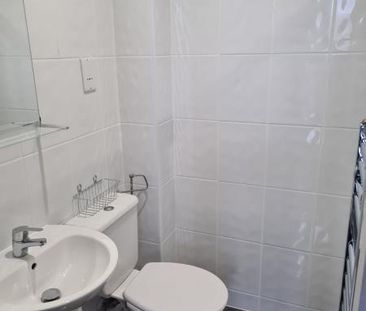 3 bedroom flat to rent - Photo 2