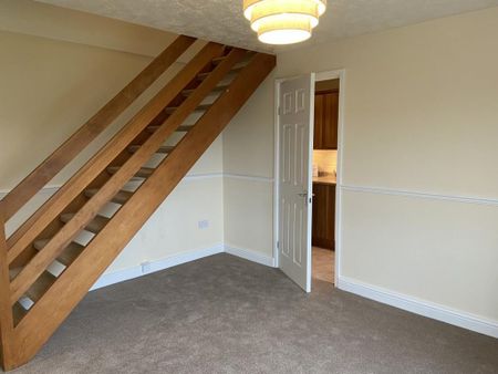 1 bedroom semi-detached house to rent - Photo 2