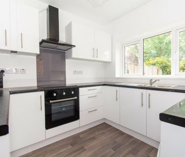 4 bedroom detached house to rent - Photo 2