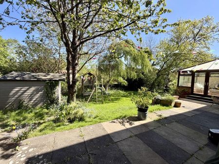 4 bedroom detached house to rent - Photo 2