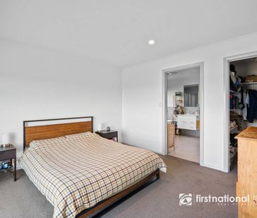 Spacious Unit with Views - Photo 2