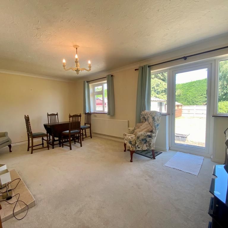 3 bedroom detached bungalow to rent - Photo 1