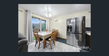 Comfort, Convenience & Space in the Heart of Melton South - Photo 2