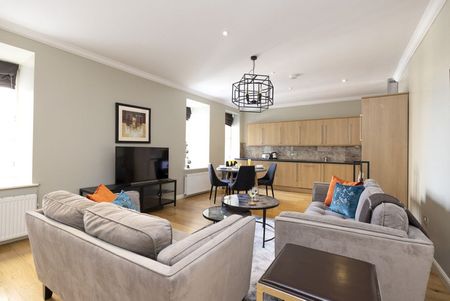 High Street - Photo 2