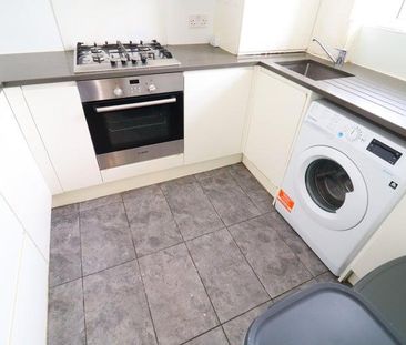 1 bedroom in a flat share to rent - Photo 5