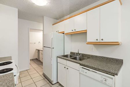 604 14 Ave SW, Calgary - Photo 2