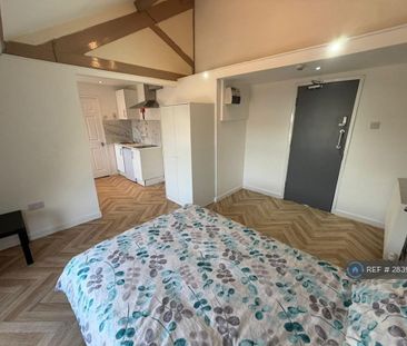 Studio to rent - Photo 3