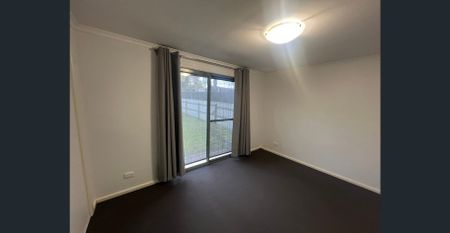 Super Convenient Family Home - Photo 2