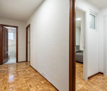Room in a shared 7-bedroom apartment for rent in Estrella - Photo 1