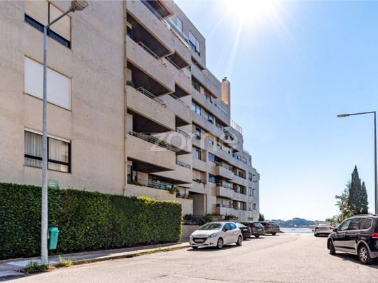 4 room luxury Flat for rent in Porto, Portugal - Photo 1