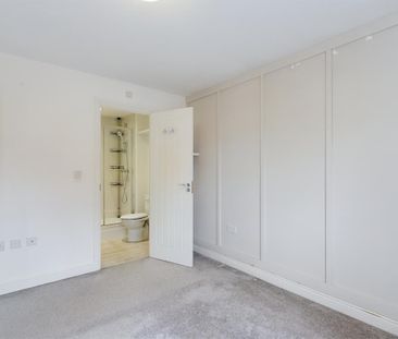 4 bedroom detached house to rent - Photo 3