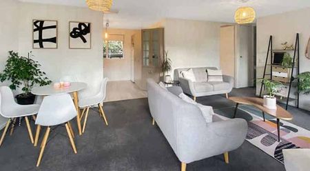 Partly Furnished Standalone House - Photo 4