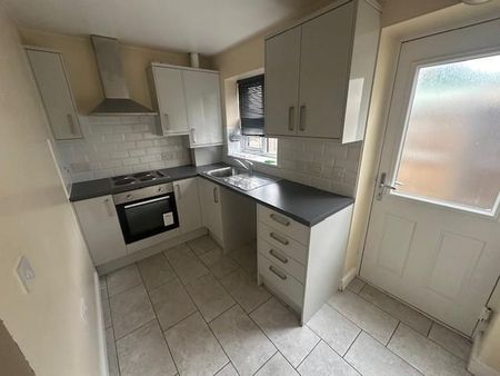 2 bedroom townhouse to rent - Photo 2