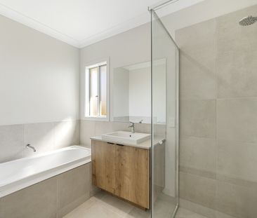 6 Dunmall Street, Glenvale QLD 4350 - House For Rent | Domain - Photo 6