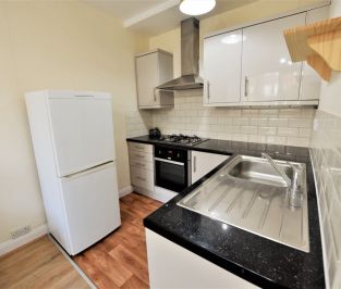 1 bedroom Flat in Lea Farm Drive, Leeds - Photo 5