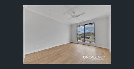 Experience Modern Luxury Living in the Heart of Windermere Estate! - Photo 3