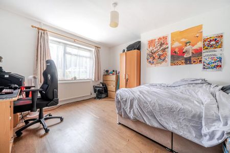 4 bedroom semi-detached house to rent - Photo 5