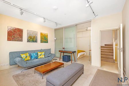 4 bedroom mews to rent - Photo 4