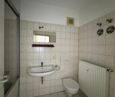 Einbauküche & Kostenfreier Stellplatz: 3-Raumwohnung in der Nähe vo... - Foto 1