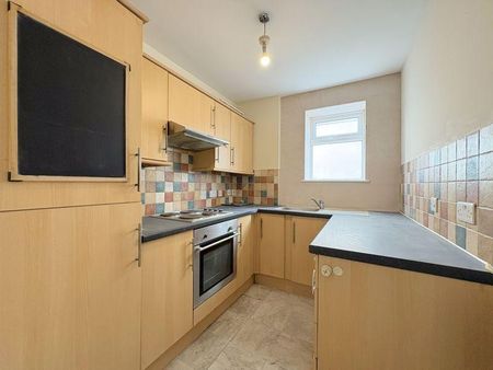 2 bedroom ground floor flat to rent - Photo 3