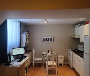 One bedroom for rent at Markham, It is available 28 Feb. - Photo 1