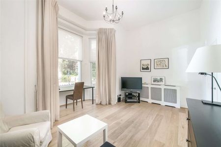 A lovely, well situated one bedroom apartment arranged over two floors. - Photo 2