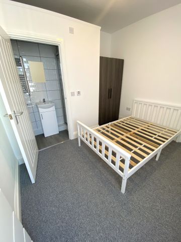 £2,750 PCM, Exceptional Refurbished Five En-Suite Double Bedroom Furnished House with Enclosed Garden in Pentre Street, Grangetown, Cardiff, CF11 6QX - Photo 4