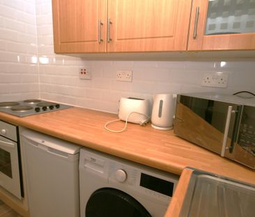 Stock St, Bright 1 Bed Furnished Apartment – Available 23/02/2026 - Photo 1