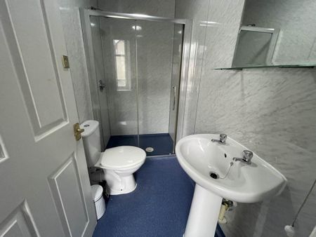 4 bedroom flat to rent - Photo 5