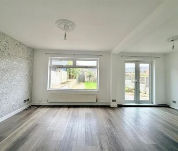 3 bedroom end of terrace house to rent - Photo 1