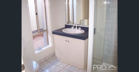 LARGE 4 BEDROOM HOME - Photo 3