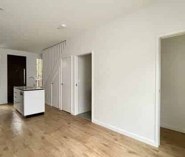 Chic 2BR Townhouse in Te Aro - Photo 3