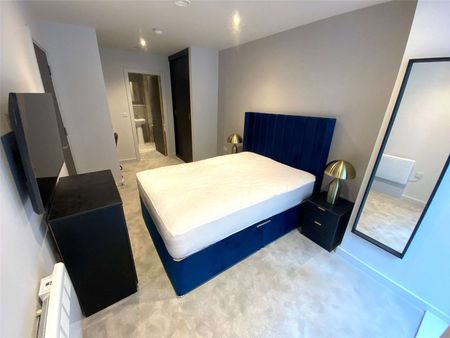 AVAILABLE JUNE! | Fully Furnished | One Double Bedroom Apartment| Co-working spaces & Residents Gym | Easy access to the City Centre - Photo 3