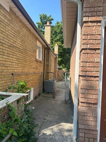 Detached Home For Lease | E9238056 - Photo 2