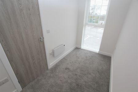 2 Bedroom Apartment, Ellesmere Port - Photo 4