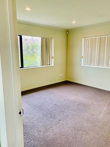 Charming 4BR Family Home in Avondale - Photo 5