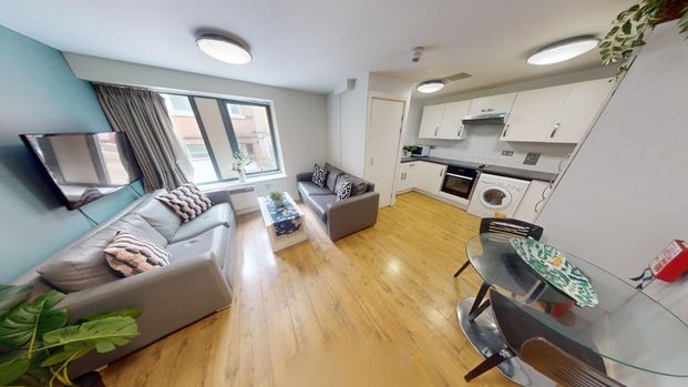 4 bedroom flat to rent - Photo 1