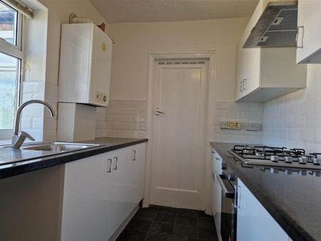 3 bed flat to rent in Danby Gardens, Heaton, NE6 - Photo 5