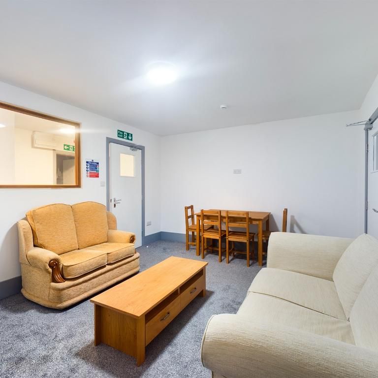 1 bedroom in a house share to rent - Photo 1