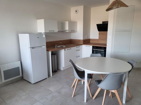 Location Appartement 2 pièces 43m² FLAVIN 12450 - Photo 5