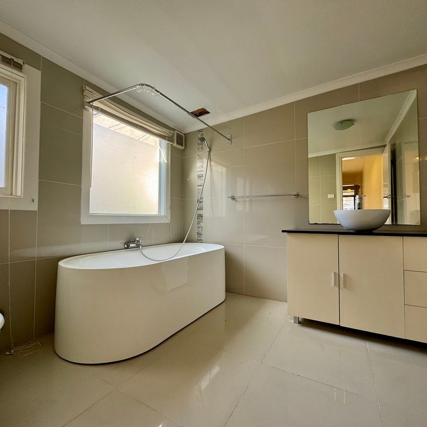 A Carlton lifestyle! - Photo 1