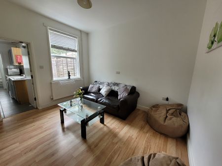 3 Bedroom, 11 Vecqueray Street – Student Accommodation Coventry - Photo 4