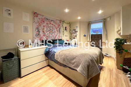 5 Bedroom Mid Terraced House for rent in Ashville Avenue - Photo 2