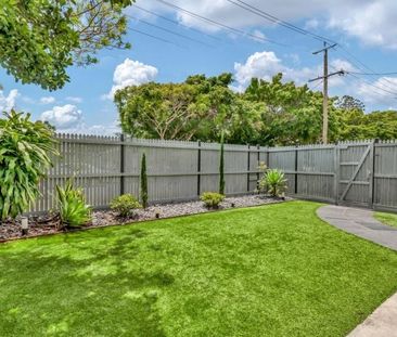 Furnished Tri-Level Home Between Chirn Park & The Broadwater - Photo 5