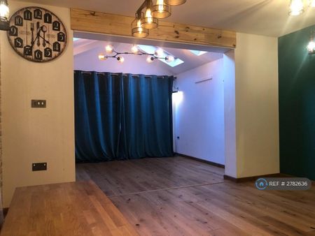 3 bedroom terraced house to rent - Photo 3