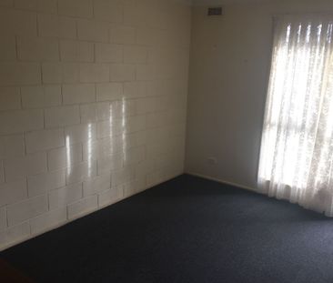 One bedroom unit! - Photo 2