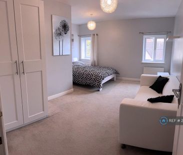 1 bedroom in a flat share to rent - Photo 4