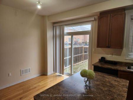 Townhouse For Lease | W8144978 - Photo 2