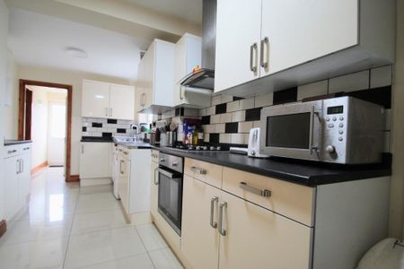 5 bedroom terraced house to rent - Photo 2